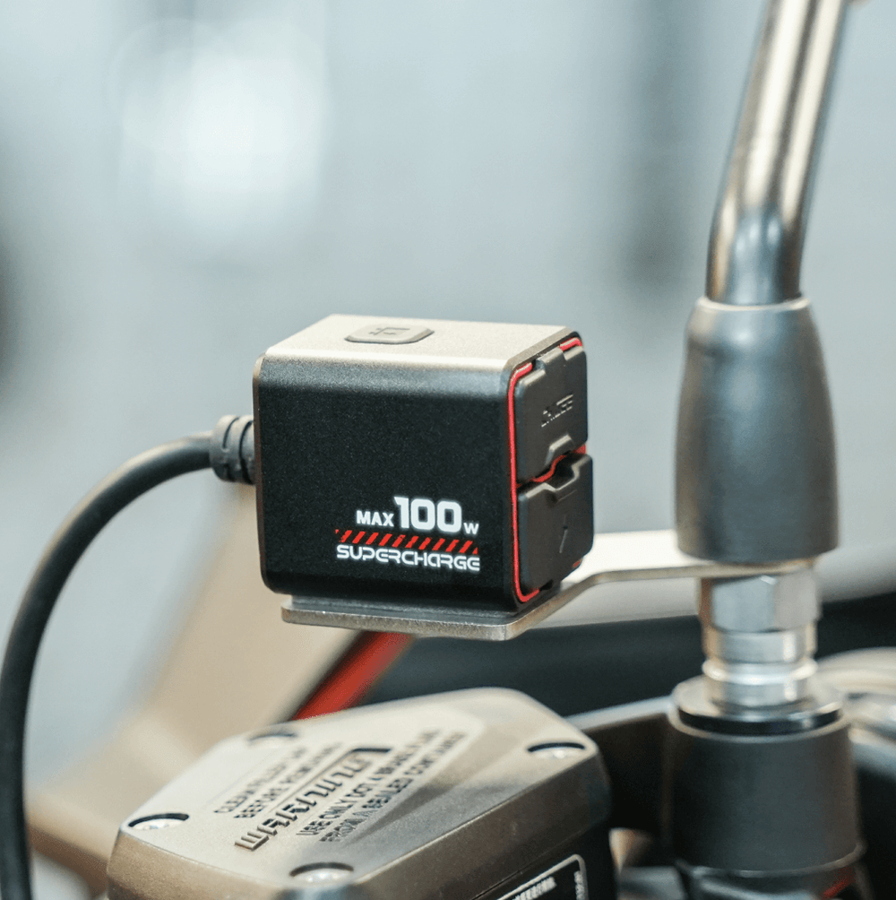 Centro de Carga Inteligente Bidirecional (Smart Battery Tender)